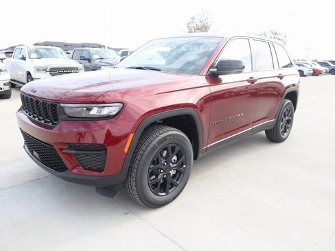 New 2025 Jeep Grand Cherokee Altitude image 10