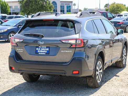 Used 2025 Subaru Outback Premium AWD/4WD image 4