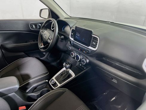 Used 2023 Hyundai Venue Limited FWD image 26