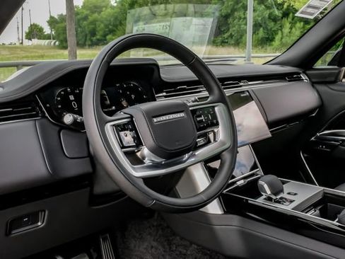 New 2026 Land Rover Range Rover Long Wheelbase SE AWD/4WD image 17