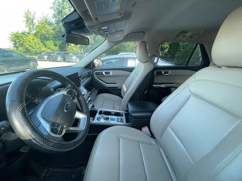Used 2020 Ford Explorer XLT w/ Equipment Group 202A RWD image 3