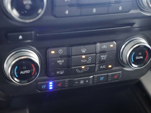 Used 2017 Ford F150 Platinum w/ Equipment Group 701A Luxury image 18