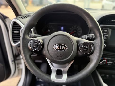 Used 2020 Kia Soul LX FWD image 28