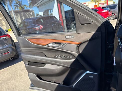Used 2020 Cadillac Escalade Luxury AWD/4WD image 20