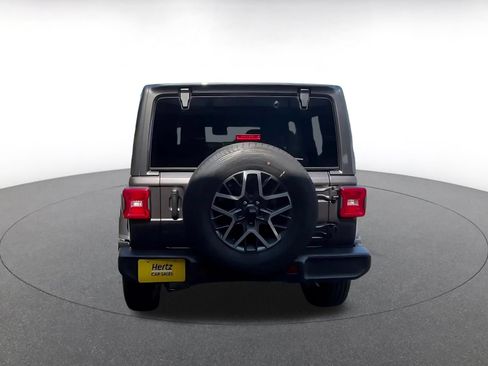 Used 2025 Jeep Wrangler Unlimited Sahara AWD/4WD image 12