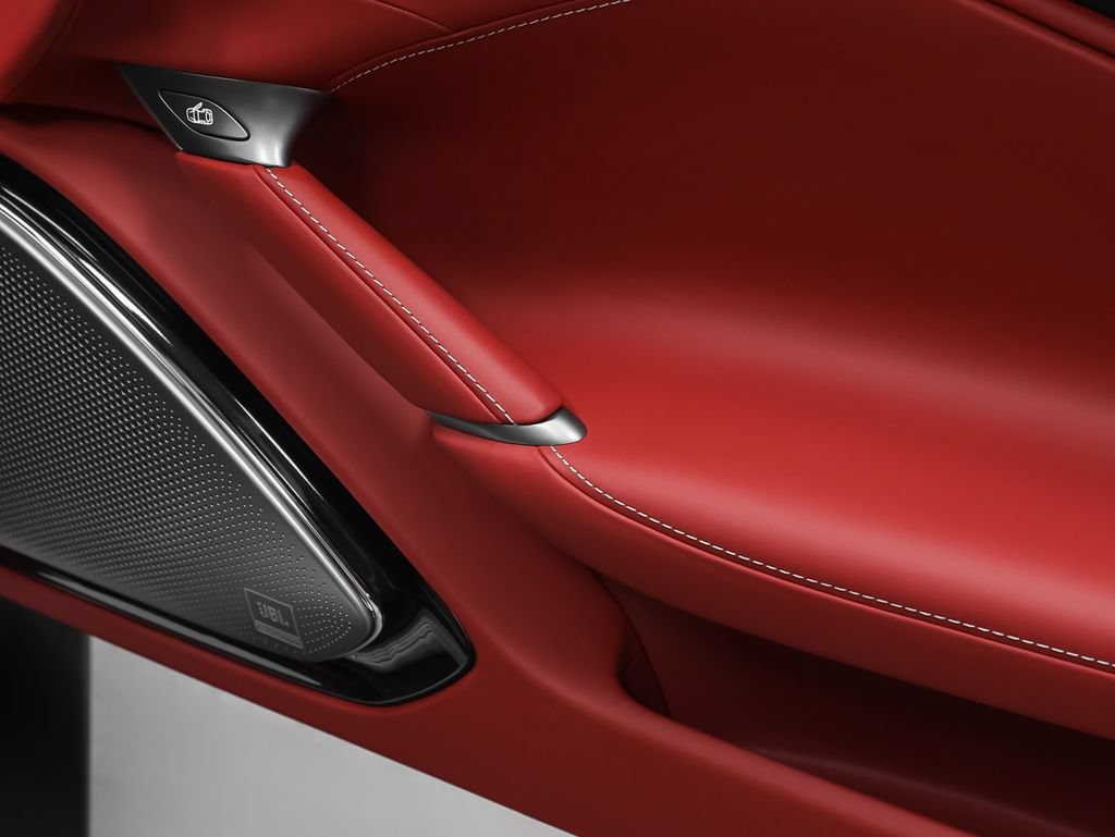 Certified 2025 Ferrari Roma Spider RWD image 32