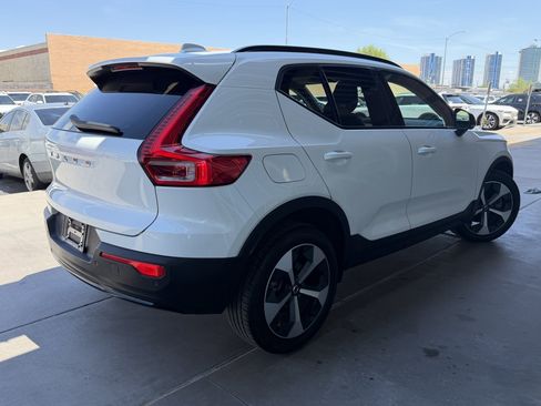 Used 2025 Volvo XC40 B5 Plus w/ Protection Package Premier AWD/4WD image 4