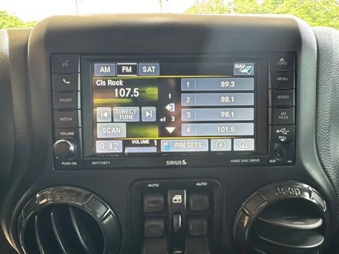 Used 2017 Jeep Wrangler Unlimited Sahara AWD/4WD image 18