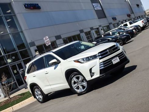 Used 2017 Toyota Highlander Limited w/ Carpet Mat Package image 9