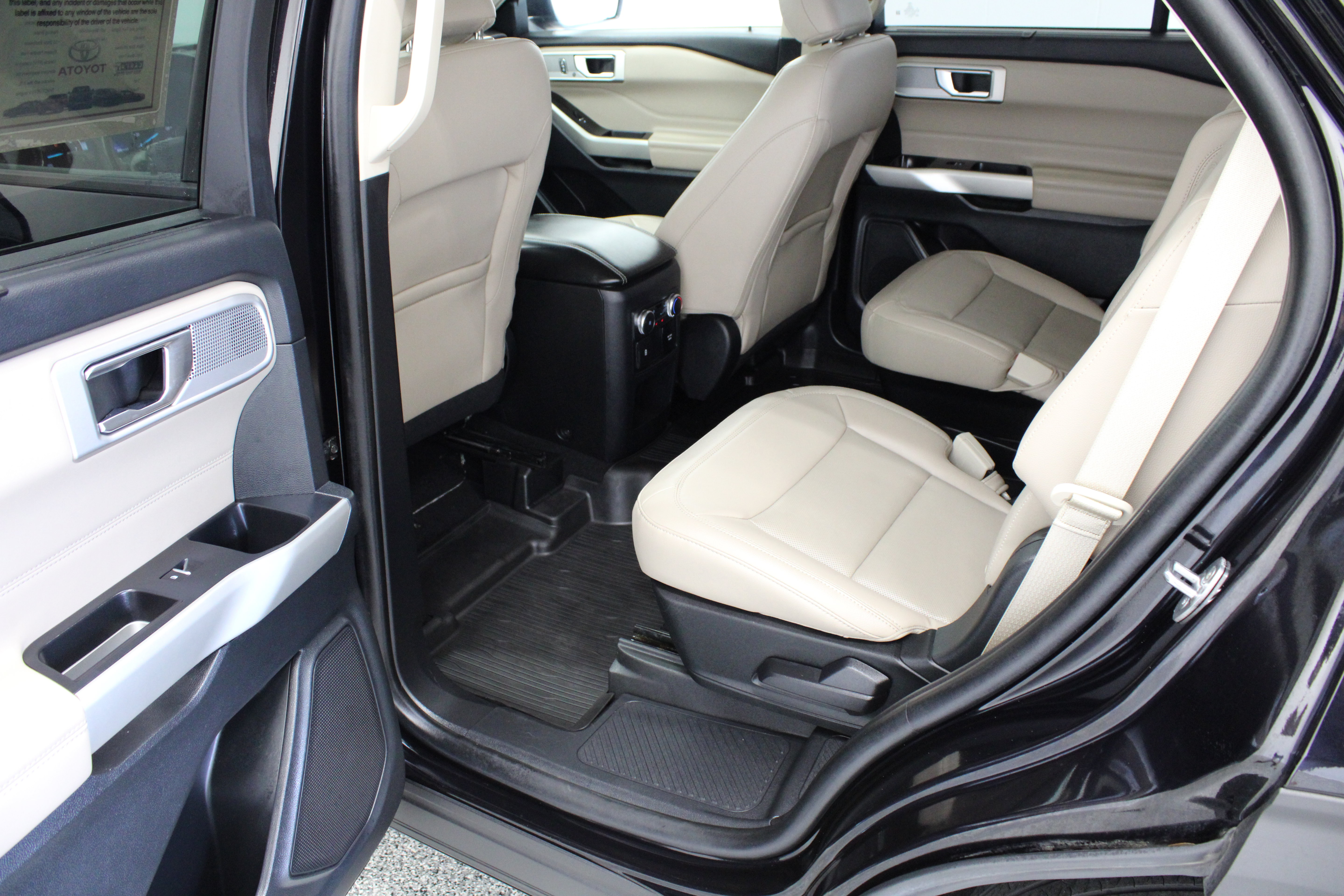 Used 2021 Ford Explorer Limited w/ Equipment Group 301A RWD image 29