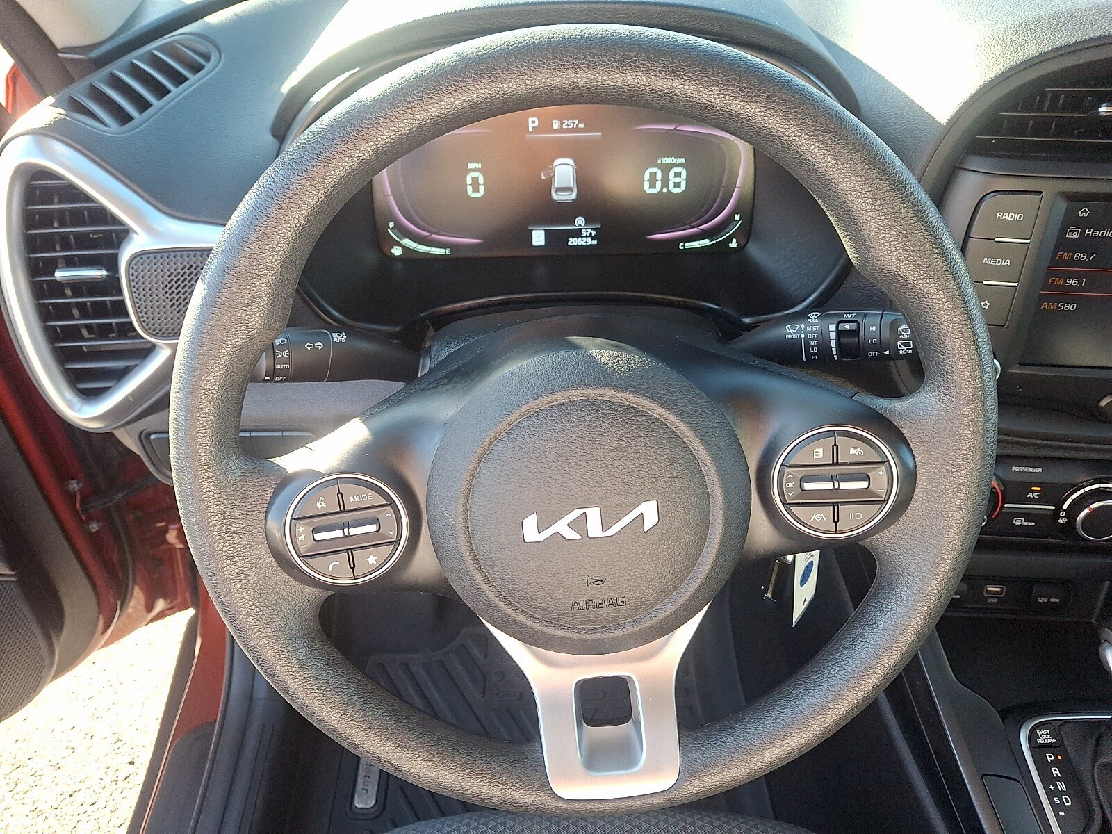 Used 2023 Kia Soul LX w/ LX Technology Package FWD image 18