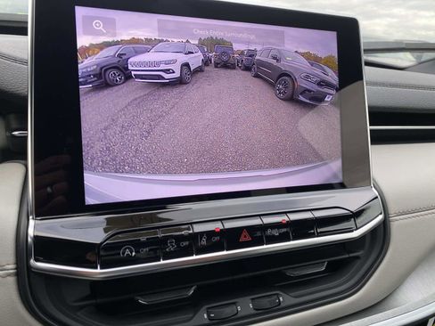 New 2026 Jeep Compass Limited image 9