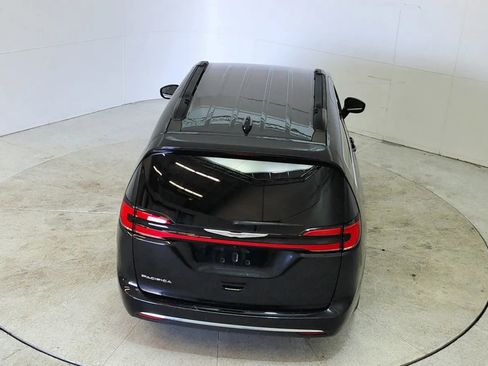 Used 2022 Chrysler Pacifica Touring-L image 45