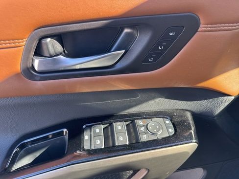 Used 2025 Nissan Pathfinder Platinum w/ Cargo Package image 11