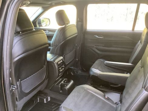 Used 2025 Jeep Grand Cherokee L Altitude image 42