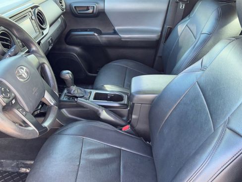Used 2016 Toyota Tacoma SR image 17