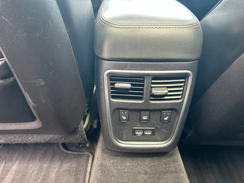 Used 2015 Chrysler 300 C RWD image 26