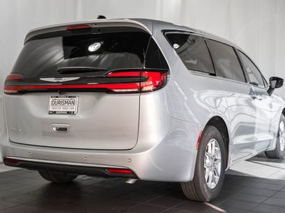 New 2026 Chrysler Pacifica Select