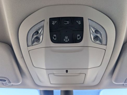 Used 2021 Chrysler Pacifica Touring-L image 21