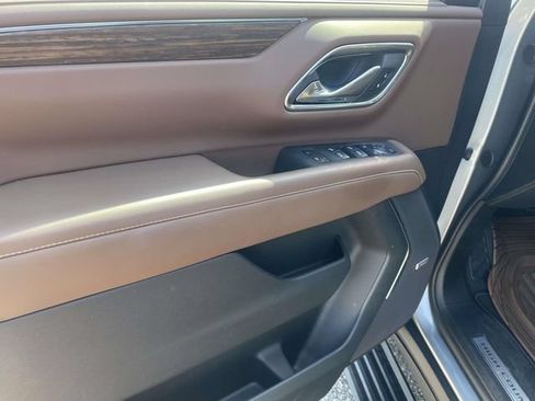 Used 2024 Chevrolet Tahoe High Country AWD/4WD image 16