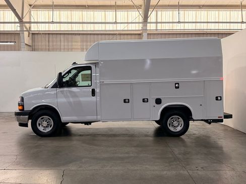 New 2025 Chevrolet Express 3500 w/ Power Convenience Package image 14