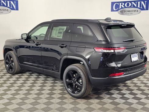 New 2025 Jeep Grand Cherokee Limited w/ Luxury Tech Group II image 3