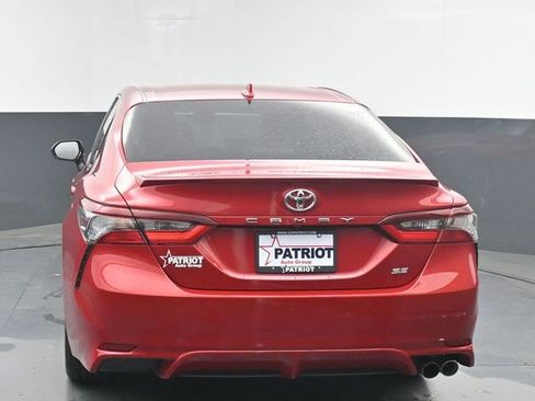 Used 2023 Toyota Camry SE image 4