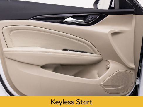 Used 2019 Buick Regal Essence w/ Driver Confidence Package I image 12