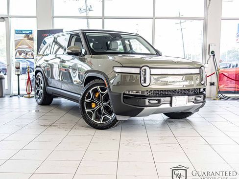 Used 2023 Rivian R1S Launch Edition image 7