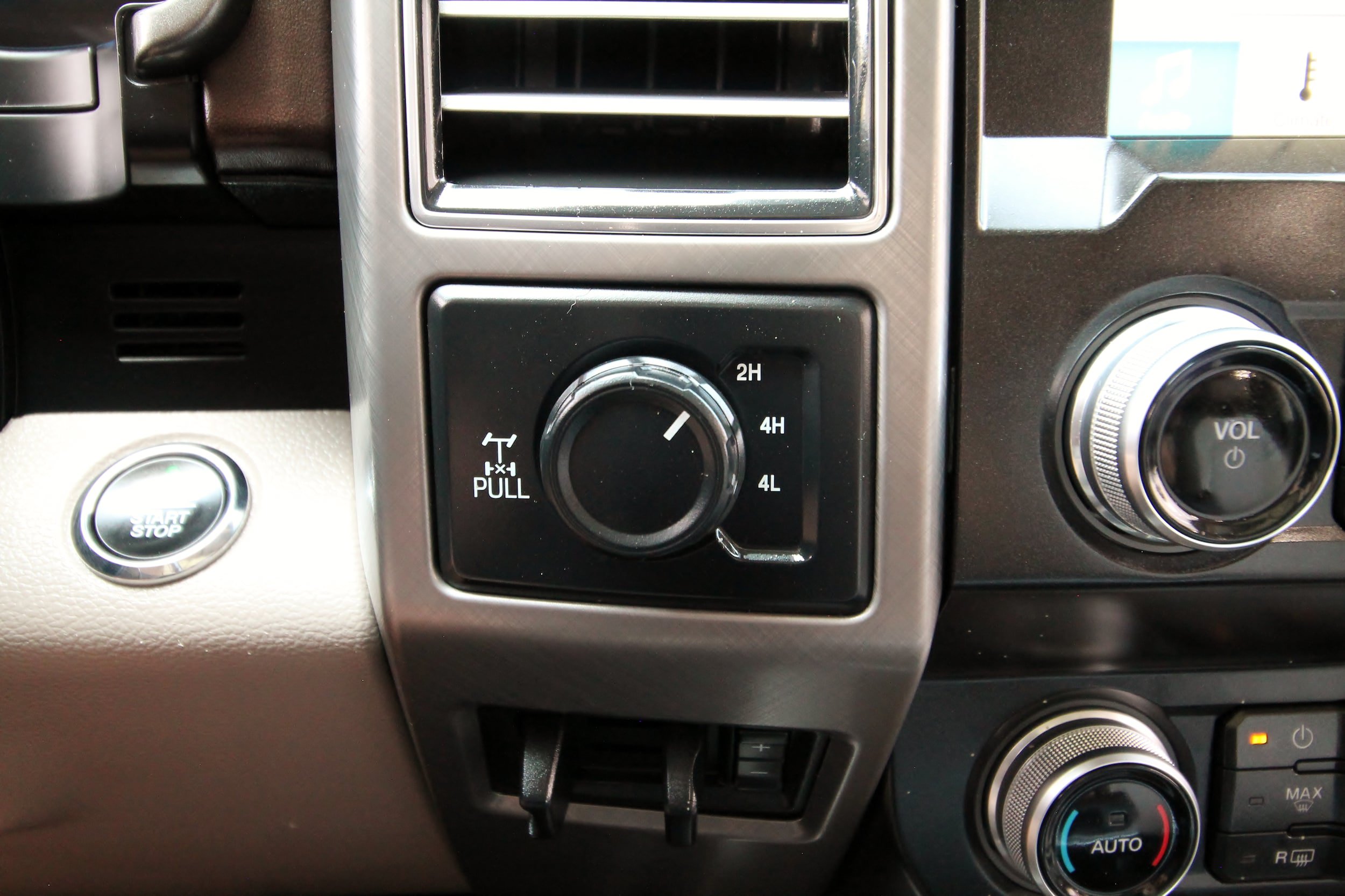 Used 2019 Ford F250 Limited AWD/4WD image 38