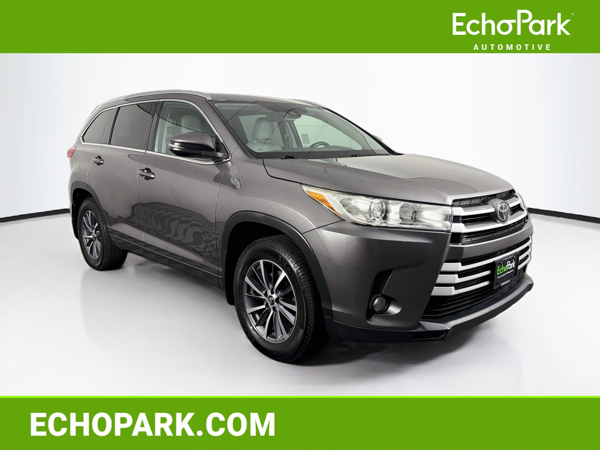 Used 2017 Toyota Highlander XLE w/ Carpet Mat Package AWD/4WD image 1