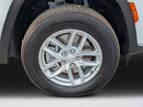 New 2025 Jeep Grand Cherokee L Laredo image 9