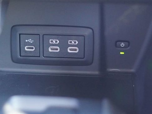 Certified 2024 Toyota Venza LE image 30