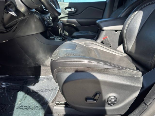Used 2019 Jeep Cherokee Limited AWD/4WD image 5