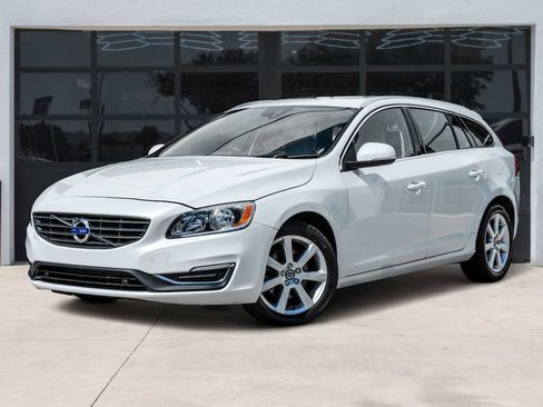 Used 2017 Volvo V60 T5 Premier w/ Convenience Package image 1