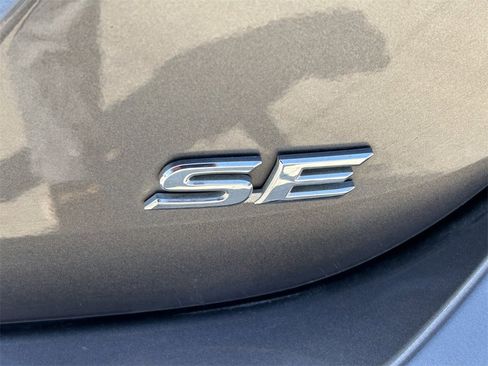 Used 2018 Toyota Camry SE image 12