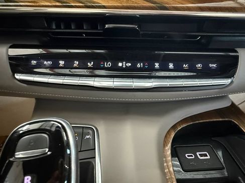 Used 2021 Cadillac Escalade Premium Luxury Platinum RWD image 4