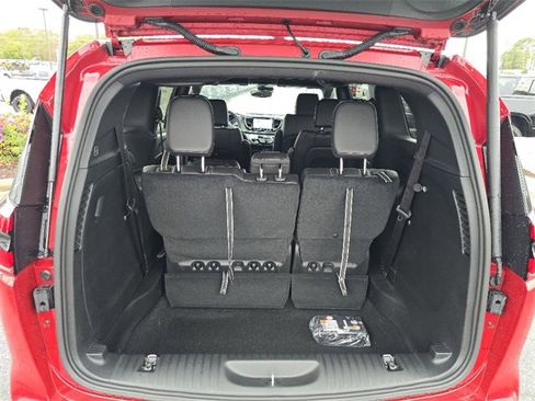 New 2026 Chrysler Pacifica Select image 9