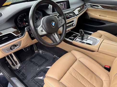Used 2021 BMW 750i xDrive w/ M Sport Package AWD/4WD image 22