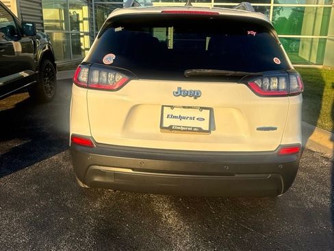 Used 2019 Jeep Cherokee Latitude Plus w/ Cold Weather Group FWD image 9
