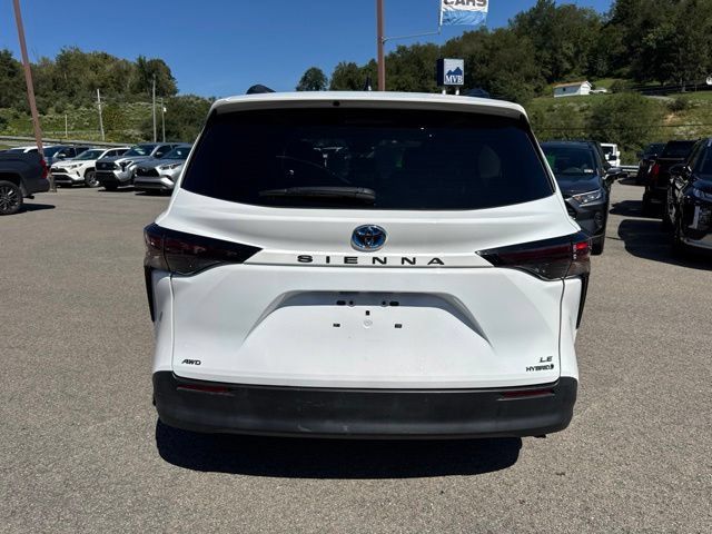 Used 2023 Toyota Sienna LE AWD/4WD image 18