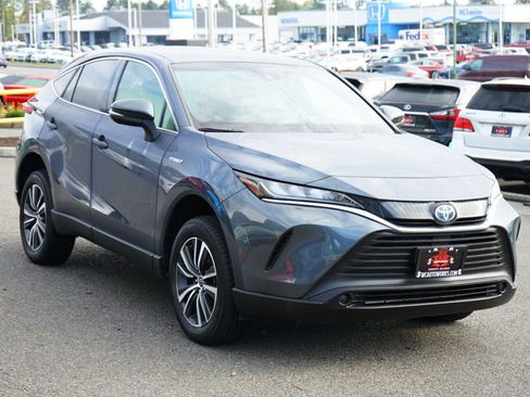 Used 2021 Toyota Venza LE image 7