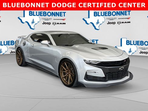Used 2019 Chevrolet Camaro SS RWD image 3