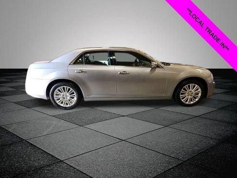 Used 2014 Chrysler 300 C image 2