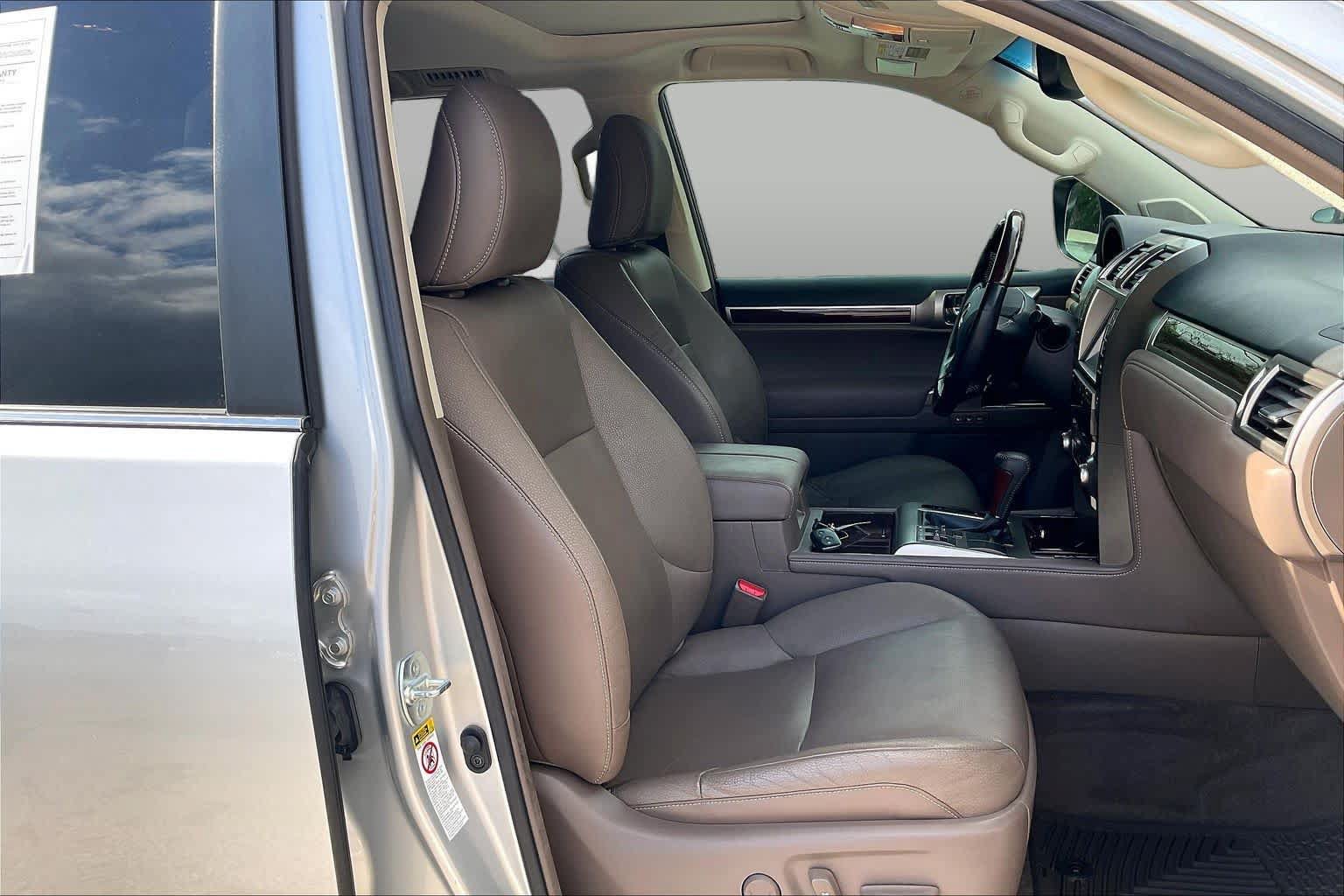 Used 2018 Lexus GX 460 Premium w/ Premium Package AWD/4WD image 9