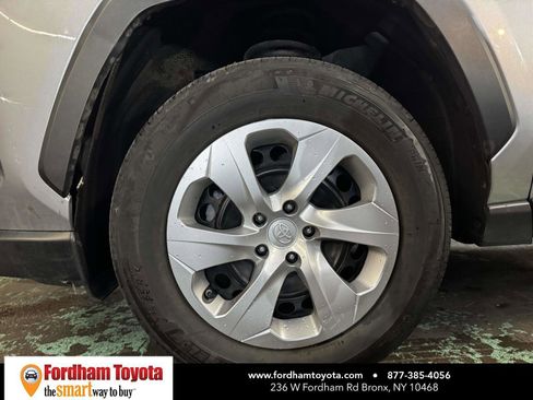 Used 2023 Toyota RAV4 LE AWD/4WD image 7