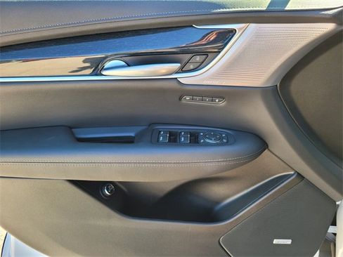 Used 2025 Cadillac XT5 Premium Luxury image 29