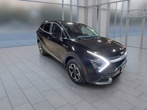 Used 2024 Kia Sportage LX image 2