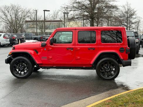 Certified 2025 Jeep Wrangler Sahara 4xe w/ Safety Group image 9