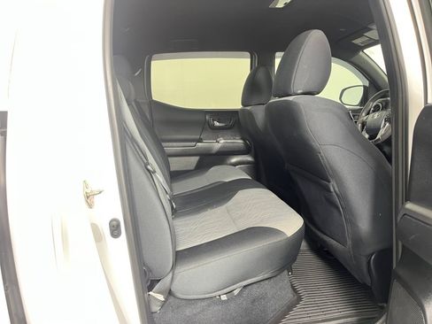 Used 2020 Toyota Tacoma TRD Sport image 32